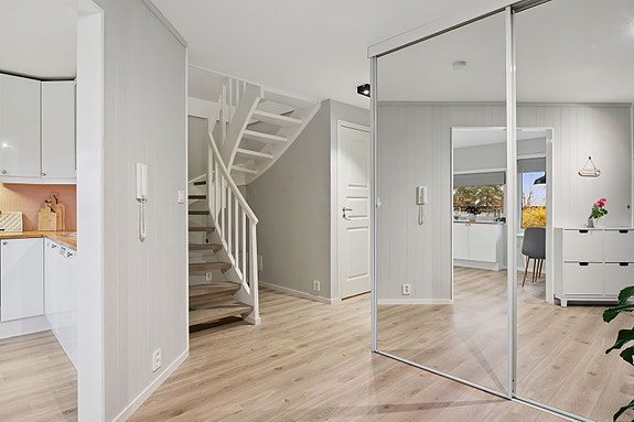 God garderobeplass - både funksjonelt og estetisk.