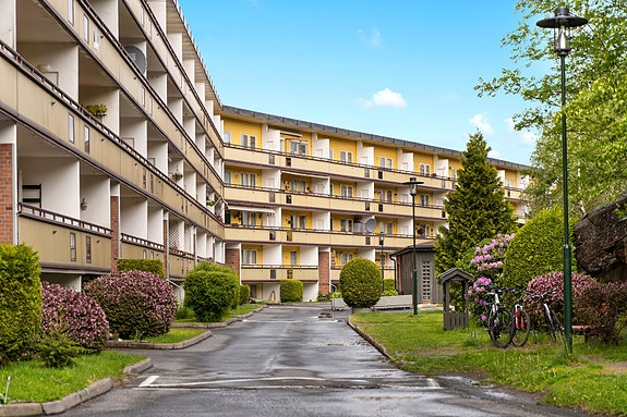 Leiligheten ligger i et populært og veletablert boligområde i svært barnevennlige omgivelser i Moss.