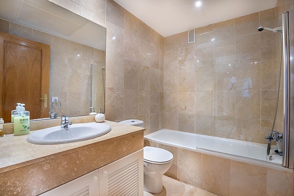 Dupleks-penthouse med 4 soverom, 3 terrasser og panoramautsikt - Selges møblert!