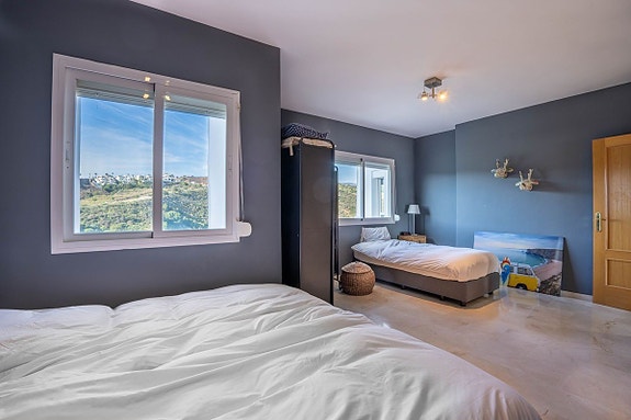 Dupleks-penthouse med 4 soverom, 3 terrasser og panoramautsikt - Selges møblert!