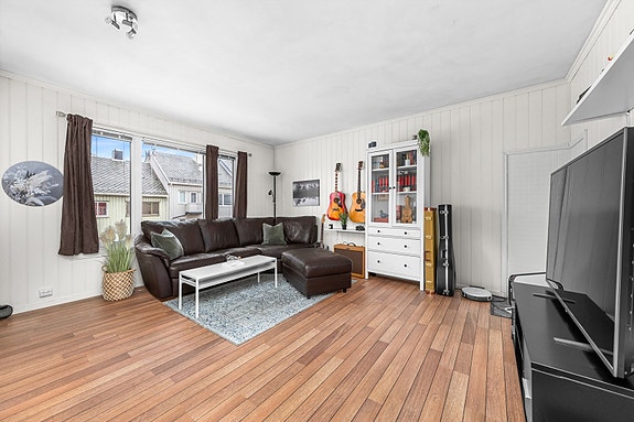 Din lokale eiendomsmegler Anders Havneraas har gleden av å presentere denne flotte leiligheten i Langveien!