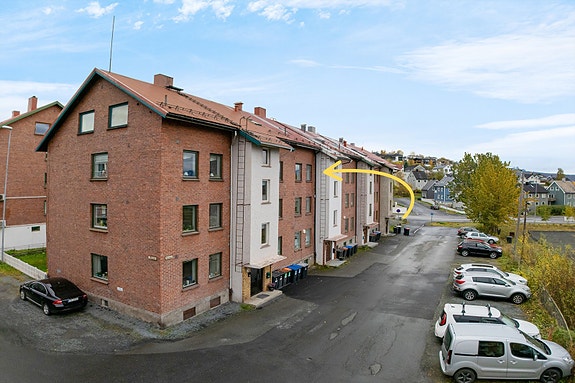 Leiligheten har en fin beliggenhet i 3.etasje og ligger i en rolig gate på Frydenlund