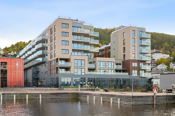 Velholdte fellesarealer og moderne arkitektur.