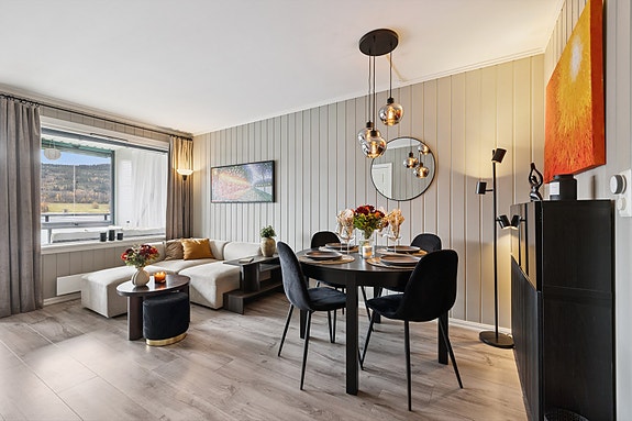 Stue med god plass til møblering