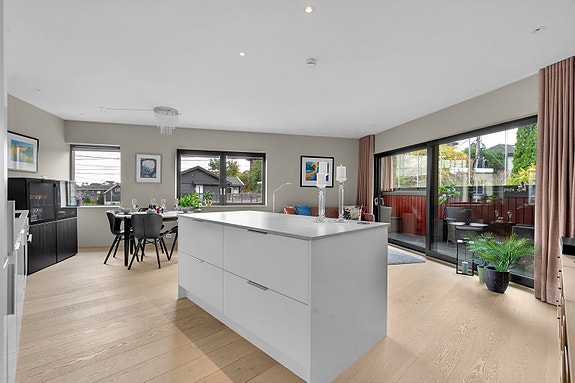 EiendomsMegler1 har gleden av å presentere en lekker 3-roms leilighet i Vågsbygd Ringvei 61!