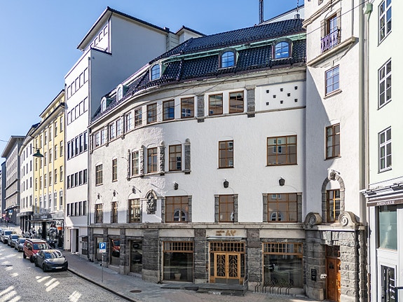 Din nye arbeidsplass på Torgallmenningen   der byen pulserer