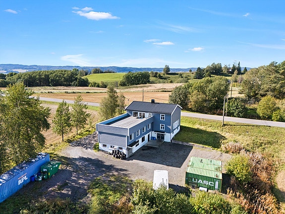 Velkommen til Fetveien 1292 - stor næringseiendom med kontrolokaler, lager, garasjer m.m.