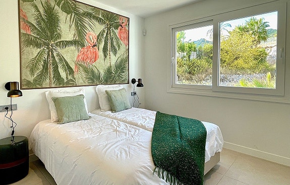 HAVUTSIKT! Toppetasje med privat jacuzzi - 3 soverom, 2 bad. Treningsfasiliteter på området