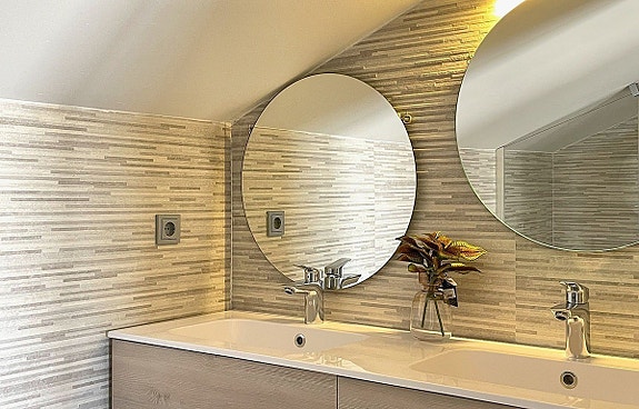 HAVUTSIKT! Toppetasje med privat jacuzzi - 3 soverom, 2 bad. Treningsfasiliteter på området