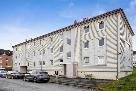 DNB Eiendom ønsker deg velkommen til tredje etasje i Nordre Hallsetveg 81A! - Boligen er et renoverings/oppussingsobjekt.