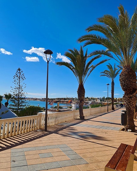 Nybygg med basseng og felles takterrasse - Kun 100 meter fra sjøen
