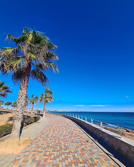 Nybygg! Leilighet like ved strand og sentrum - Felles takterrasse med basseng og uteplass