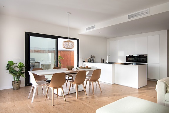 Nydelig villa med fantastisk uteområde med privat basseng og utekjøkken | Høye kvaliteter | 3 soverom og 2 bad