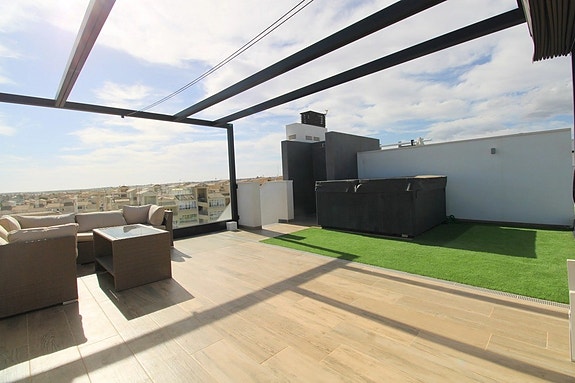 Penthouse med takterrasse og jacuzzi - Turistlisens og gangavstand til alt