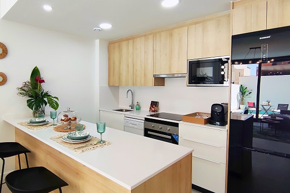 Rekkehus med takterrasse og basseng | 3 Soverom og 3 bad | Parkering | Møbelpakke