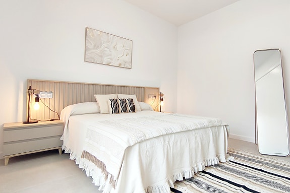 Rekkehus med takterrasse og basseng | 3 Soverom og 3 bad | Parkering | Møbelpakke