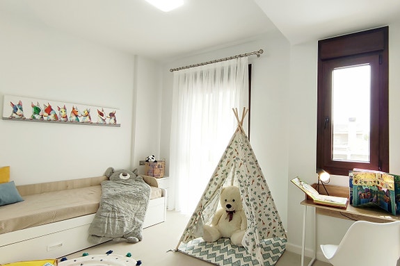 Rekkehus med takterrasse og basseng | 3 Soverom og 3 bad | Parkering | Møbelpakke