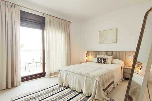 Rekkehus med takterrasse og basseng | 3 Soverom og 3 bad | Parkering | Møbelpakke