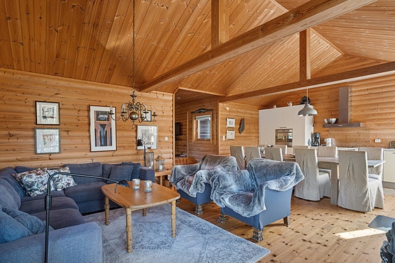 Klattane 93 presenteres av Øyvind Ådneram v/DNB Eiendom - En flott hytte i nydelige omgivelser.