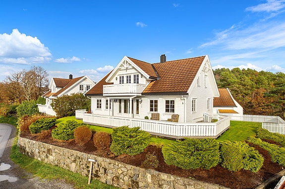 Velkommen til Morildveien 5! Boligen er presentert av Andre Sandvik v/Aktiv Eiendomsmegling avd. Kristiansand.