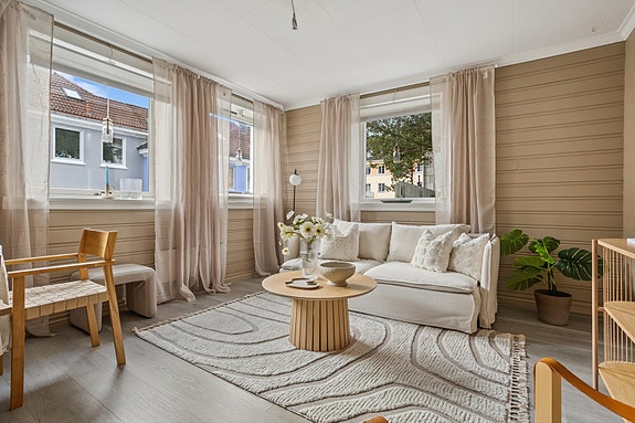 Velkommen til Hulda Garborgs gate 6 - En lys, oppgradert 3-roms med parkeringsplass med elbil-lader, moderne kjøkken og rolig beliggenhet med felles uteplass - midt i hjertet av Kronstad!