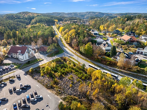 Velkommen til Tunballvegen 1! Tomten er presentert av Gaute Kverneland v/Aktiv Eiendomsmegling avd. Kristiansand.