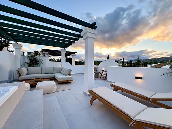 Penthouse med 3 soverom | Oppgradert | Takterrasse | Stort utleiepotensiale