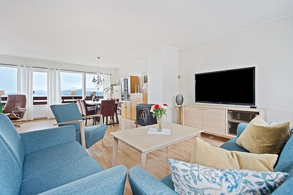 Fra stue er det utgang til veranda