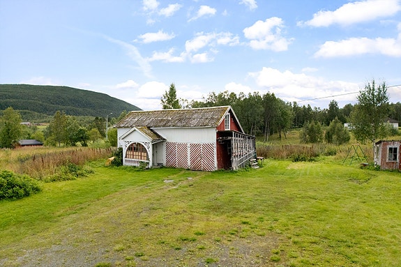 Sjarmerende uthus med mange muligheter - ideelt for lagring, verksted eller hobbyprosjekter