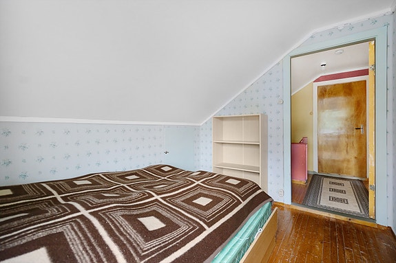 Soverom 2 - koselig soverom med plass til seng og oppbevaring