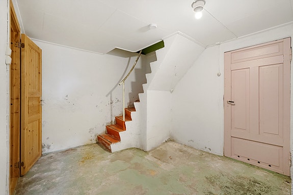 Nedgang til kjelleretasje