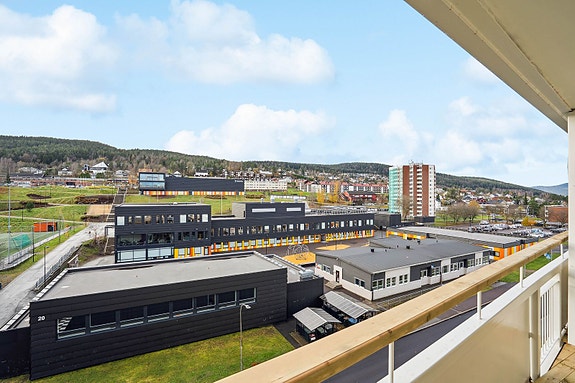 Sentralt beliggende på Fjell - alt du trenger i nærheten.