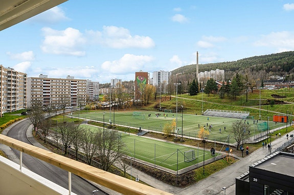 Rolig, grønt og familievennlig område med byens fasiliteter like ved.