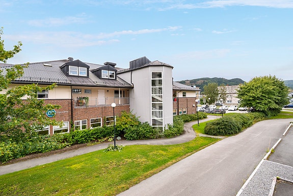 Leilighet "midt i smørøyet" med gangavstand til alle fasiliteter Orkanger har å tilby. Foto v/ Haukdal, Interiørfoto