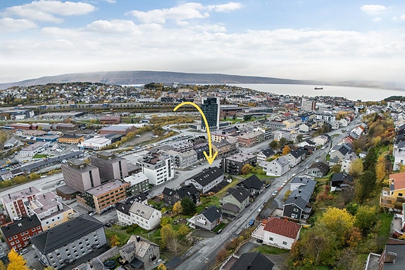 Leiligheten har en attraktiv og sentral beliggenhet midt i Narvik sentrum