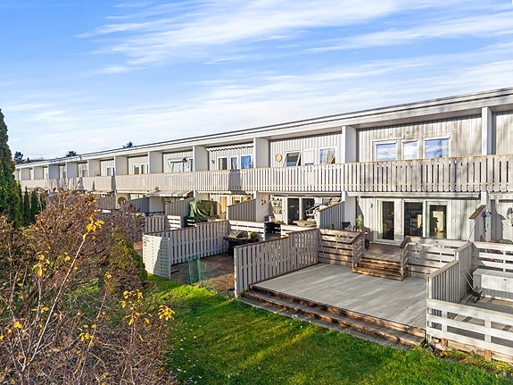 Velkommen til Solhellinga 41B, presentert av Nina Dæhli Harviken.
Foto: Kim Rognmo