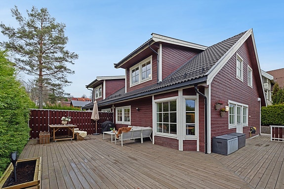 Koselig og innholdsrik halvpart av tomannsbolig i Rådyrveien 4 C.