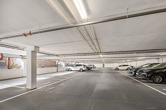 Nytt garasjeanlegg med 125 plasser i år 2021/2022. Parkeringsplass nr. 110 i garasje.