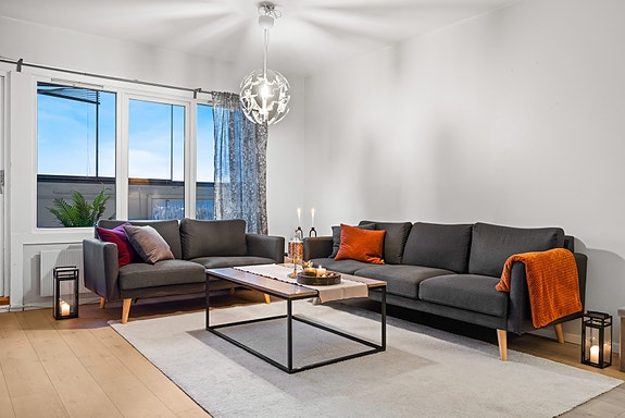 Velkommen til denne hyggelige 3- roms leiligheten! Presentert av Endre Moe v/EIE Lørenskog.