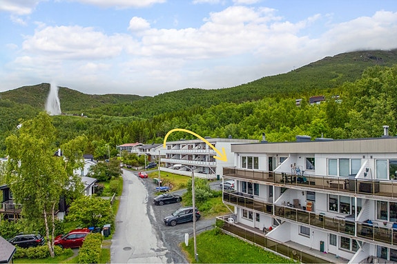 Perfekt beliggenhet for friluftsinteresserte. Det kort avstand til lysløype og alpinanlegg. Snarvei til turområde gjennom skogen