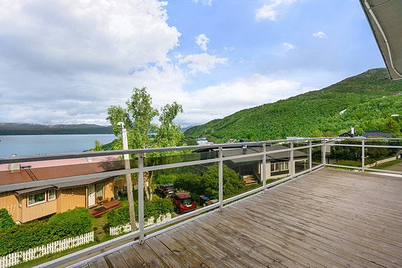 Stor balkong med praktfull utsikt