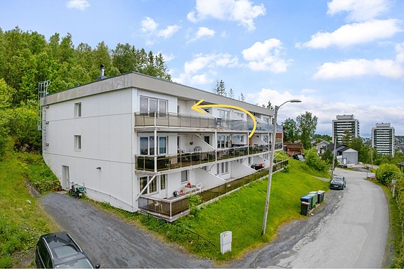 Ønsker du å bo i et attraktiv boligstrøk med umiddelbar nærhet til naturen? Da er denne leiligheten noe for deg!