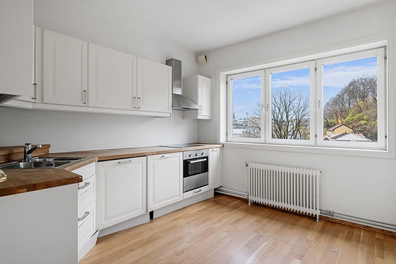 Velkommen 2-roms leilighet med behov for full oppussing. Her har du mulighet til å skape din egen drømmeleilighet. Sentral beliggenhet mellom løkka og St. Hanshaugen. Husk visningspåmelding!