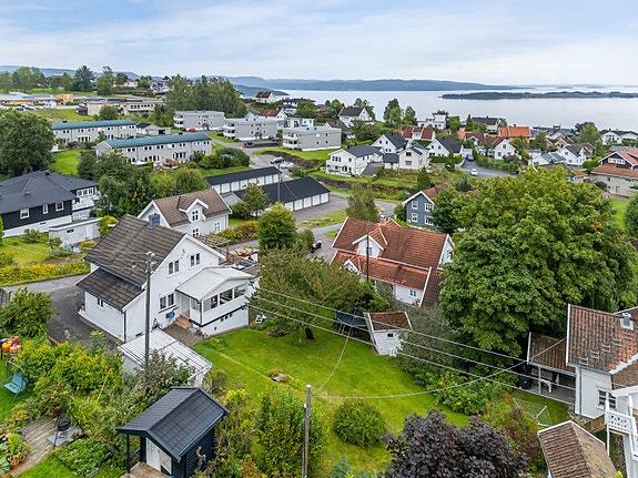 Hege Svebakk har gleden av å presentere Hvitsteinbakken 11