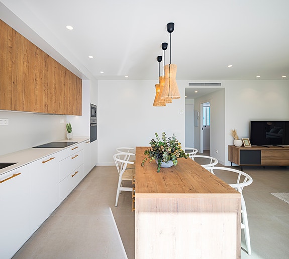 Lekker penthouse leilighet med takterrasse | Bare 400 m til vakker sandstrand | Førsteklasses felles fasiliteter