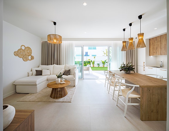 Lekker penthouse leilighet med takterrasse | Bare 400 m til vakker sandstrand | Førsteklasses felles fasiliteter