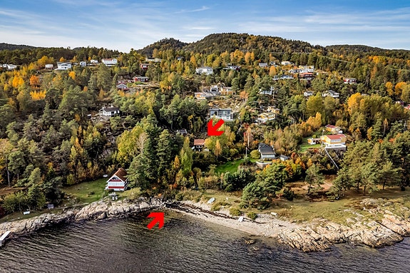 Velkommen til Nordstrandveien 63 - Sjarmerende fritidseiendom med strandlinje.