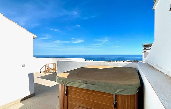 PENTHOUSE | Privat jacuzzi | 106m2 terrasse | 3 soverom, 2 bad. Treningsfasiliteter