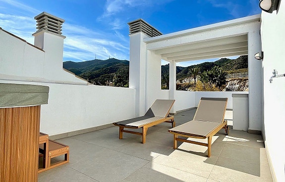 PENTHOUSE | Privat jacuzzi | 106m2 terrasse | 3 soverom, 2 bad. Treningsfasiliteter