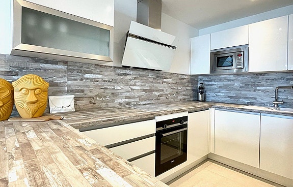 PENTHOUSE | Privat jacuzzi | 106m2 terrasse | 3 soverom, 2 bad. Treningsfasiliteter